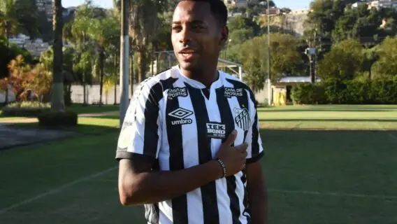 Santos anuncia rompimento do contrato com Robinho