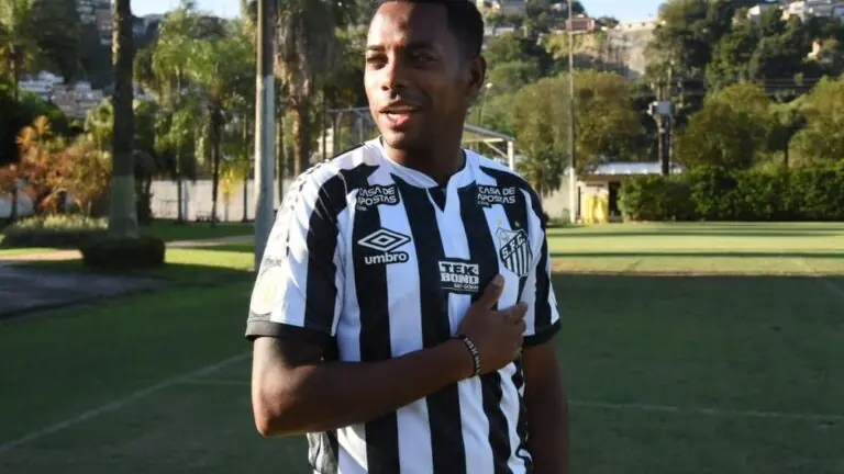 Santos anuncia rompimento do contrato com Robinho