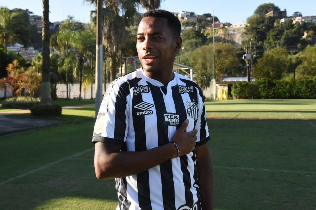 Ao menos por enquanto, Robinho não vestirá mais a camisa do Santos. Foto: divulgação/Santos FC