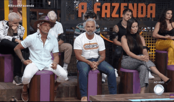 Peões de A Fazenda 2020 durante formação de roça