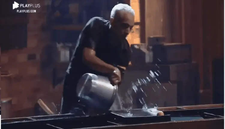 Na imagem, Lucas Maciel durante a realização da Prova de fogo da semana de A Fazenda 12