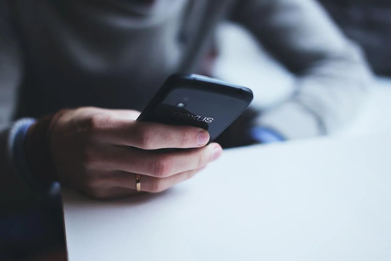 O Dilema das Redes dá dicas que como manter uma relação mais saudável com as redes sociais e o celular