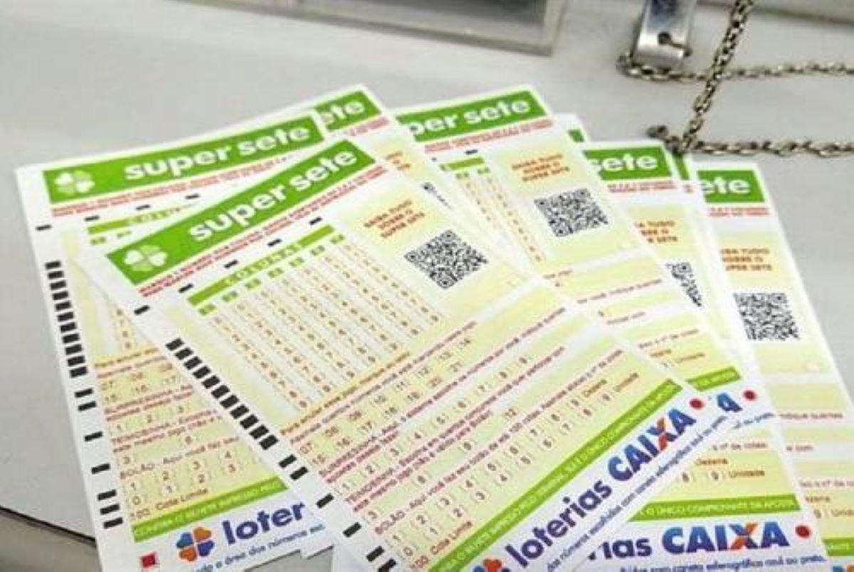 volantes do Super Sete espalhados