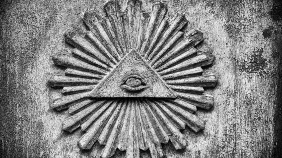 Teorias da conspiração: conheça as principais e aprenda identificar