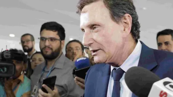 TSE suspende condenação e Marcelo Crivella pode disputar reeleição no Rio