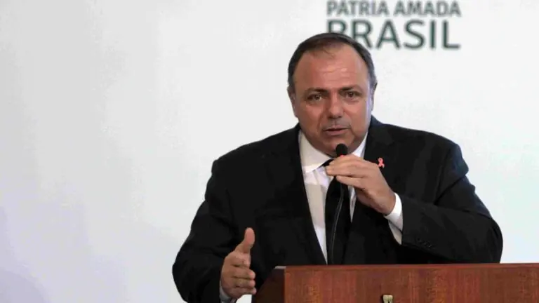 Ministro da Saúde Eduardo Pazuello testa positivo para covid-19
