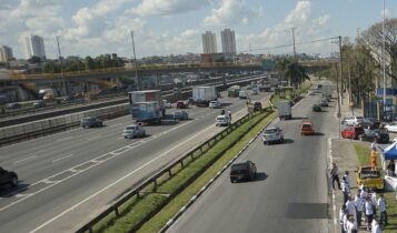 Feriado de 12 de outubro: 370 mil carros devem deixar a capital paulista