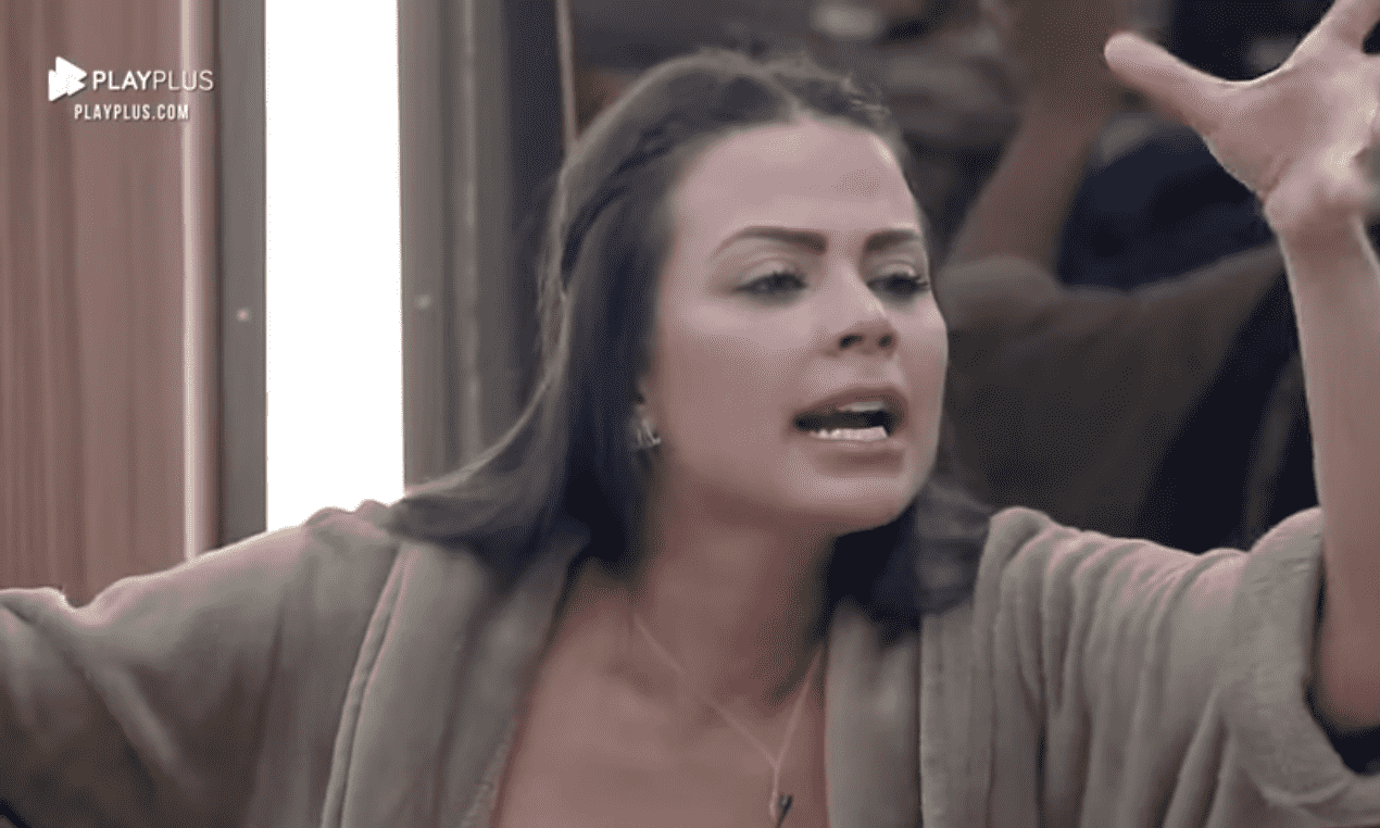 Victória detona Raissa no quarto de A Fazenda 2020