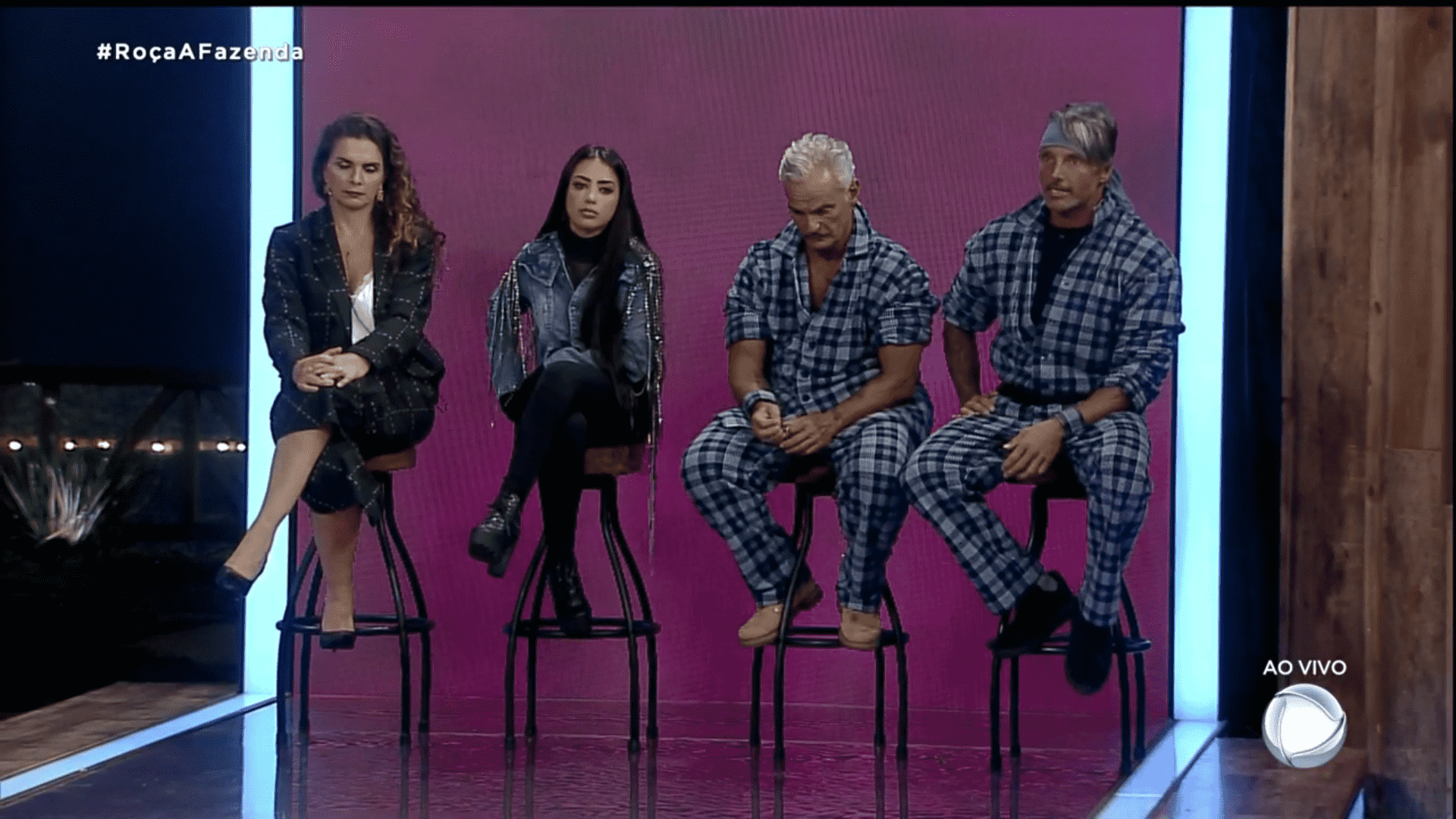 Imagem de Luiza, Mirella, Mateus e Juliano na Enquete A Fazenda 12