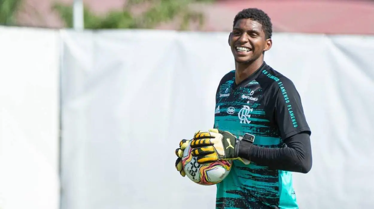 Hugo Souza, destaque da base do Flamengo