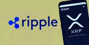 Logotipo da ripple, ao lado de celular com app da xrp