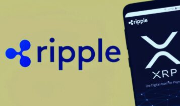 logotipo da Ripple, ao lado de celular com app da XRP