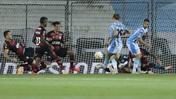 Flamengo e Racing empatam em jogo com três gols anulados