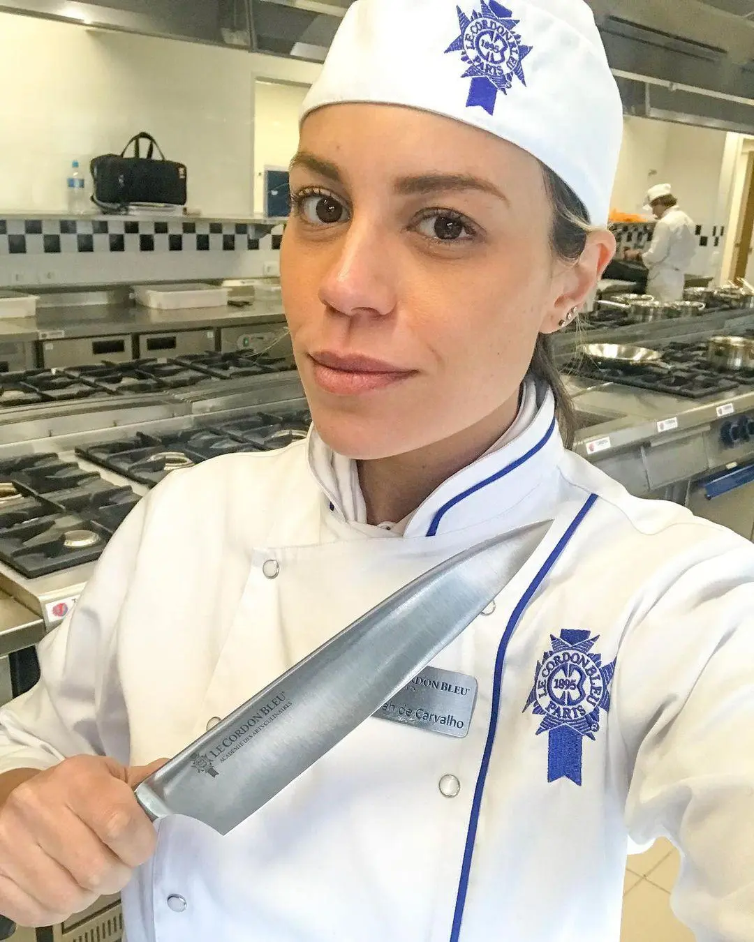 Imagem mostra Deborah Werneck