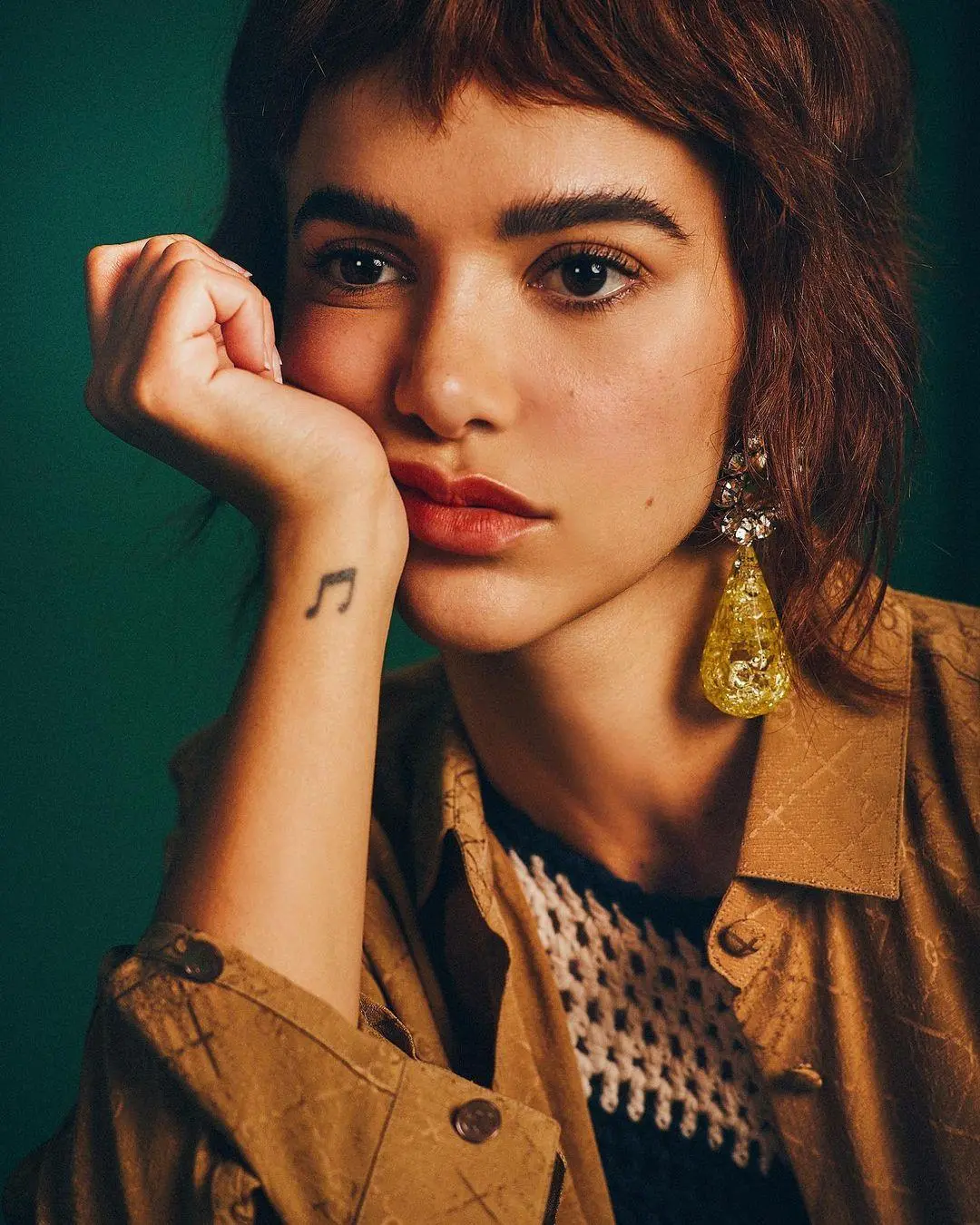 Imagem mostra Manu Gavassi de peruca