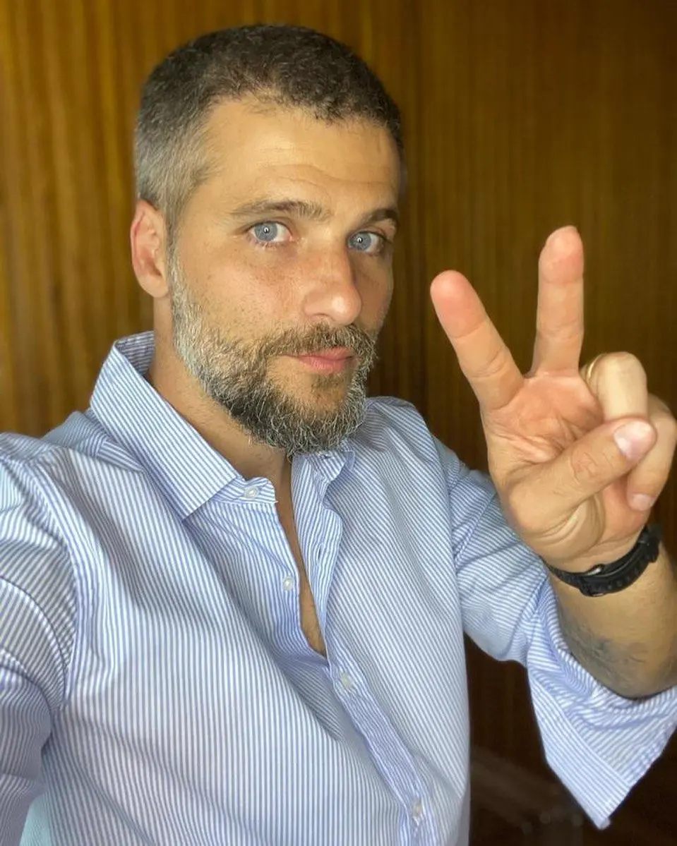 Imagem mostra rosto de Bruno Gagliasso