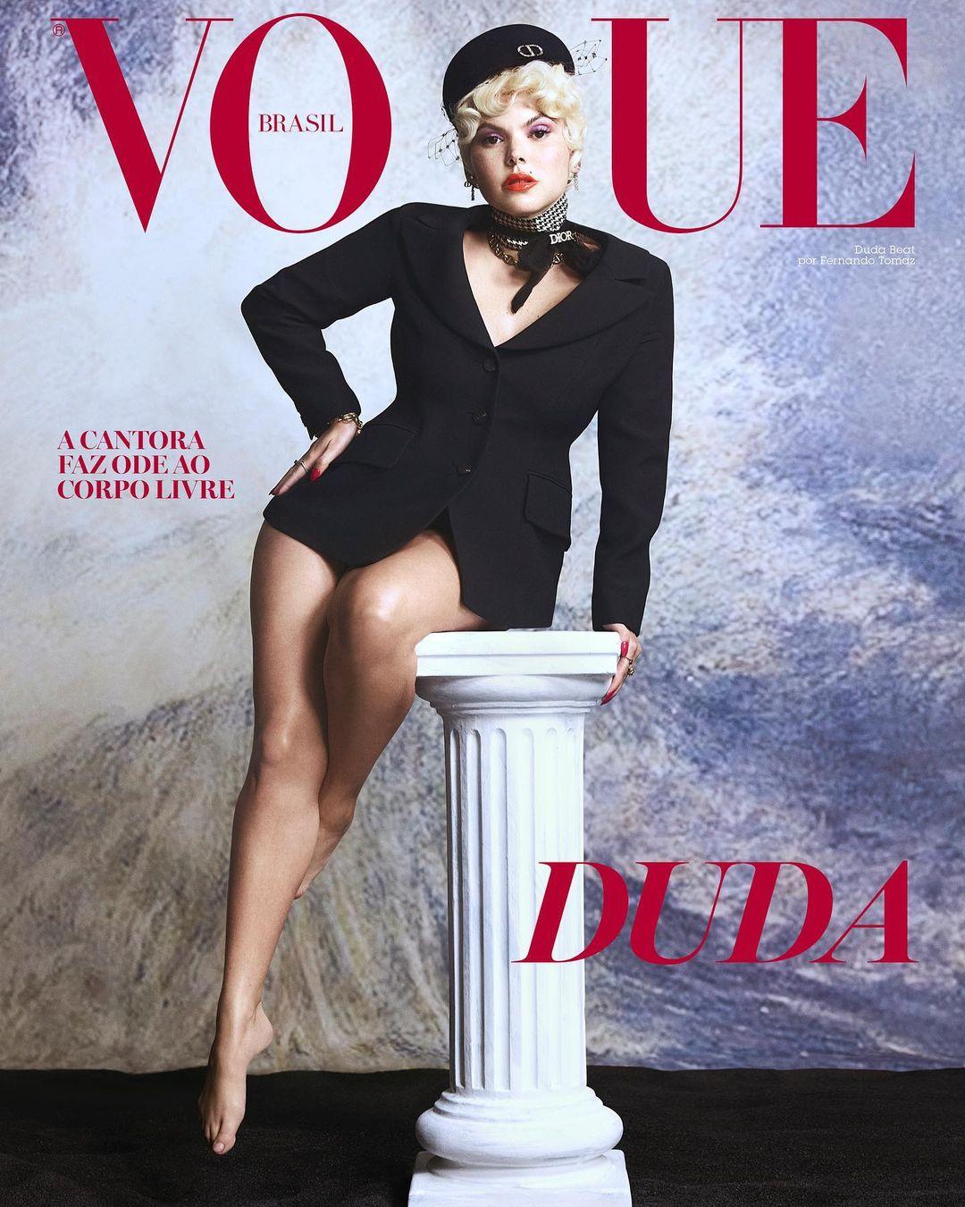 Imagem mostra capa da revista Vogue com Duda Beat