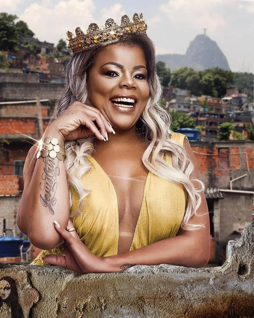 IMagem mostra Tati Quebra Barraco