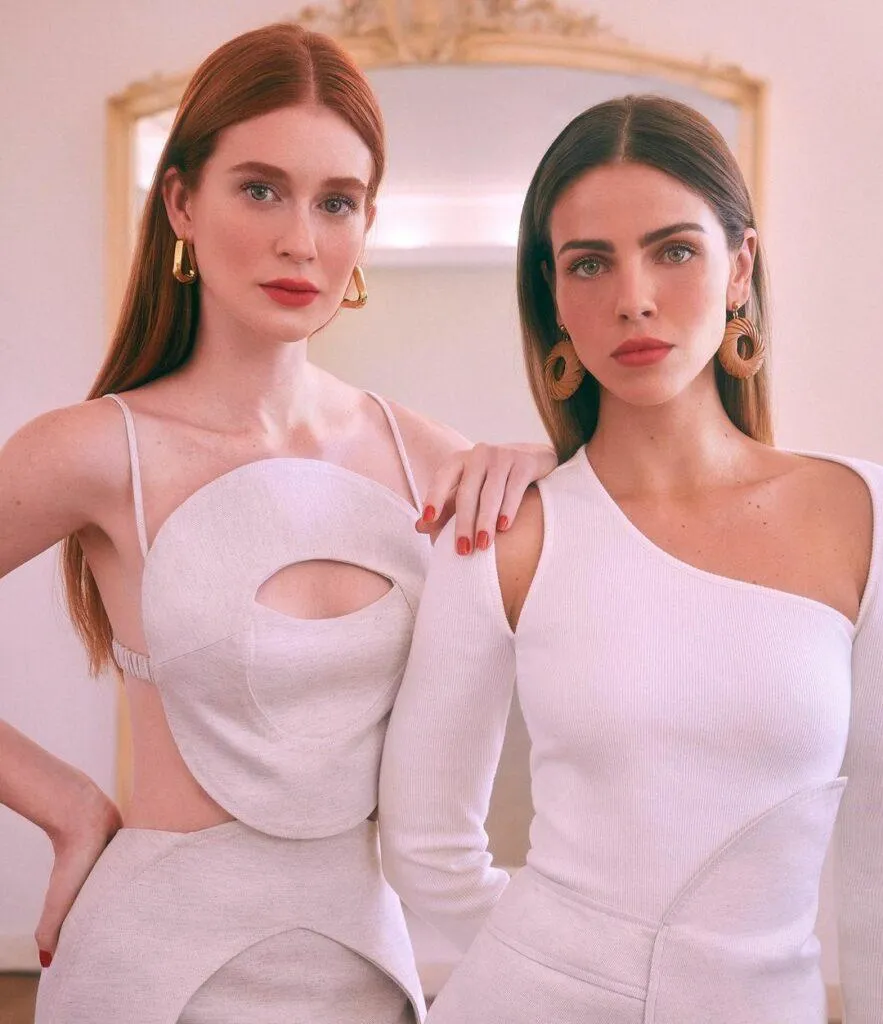 Imagem mostra Marina Ruy Barbosa com look da sua primeira coleção da Ginger