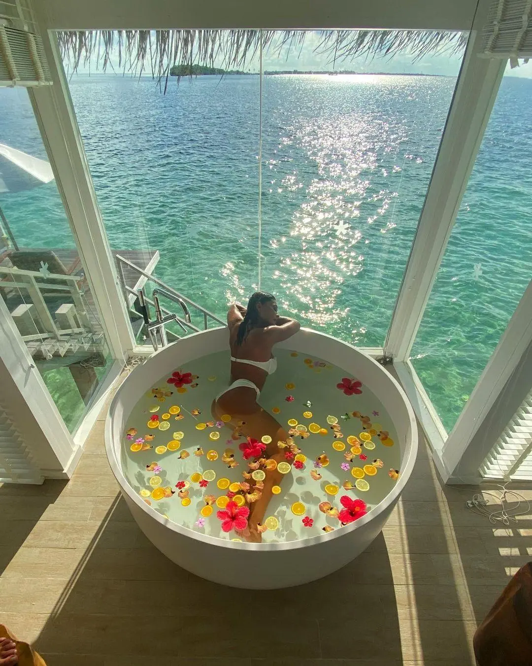 Imagem mostra Juliana Paes em resort nas Maldivas