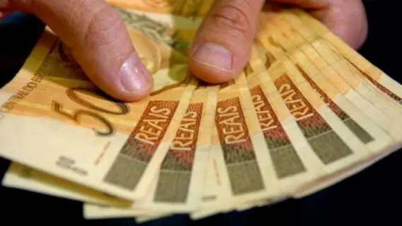 Primeira parcela do 13º deve ser paga até hoje aos trabalhadores