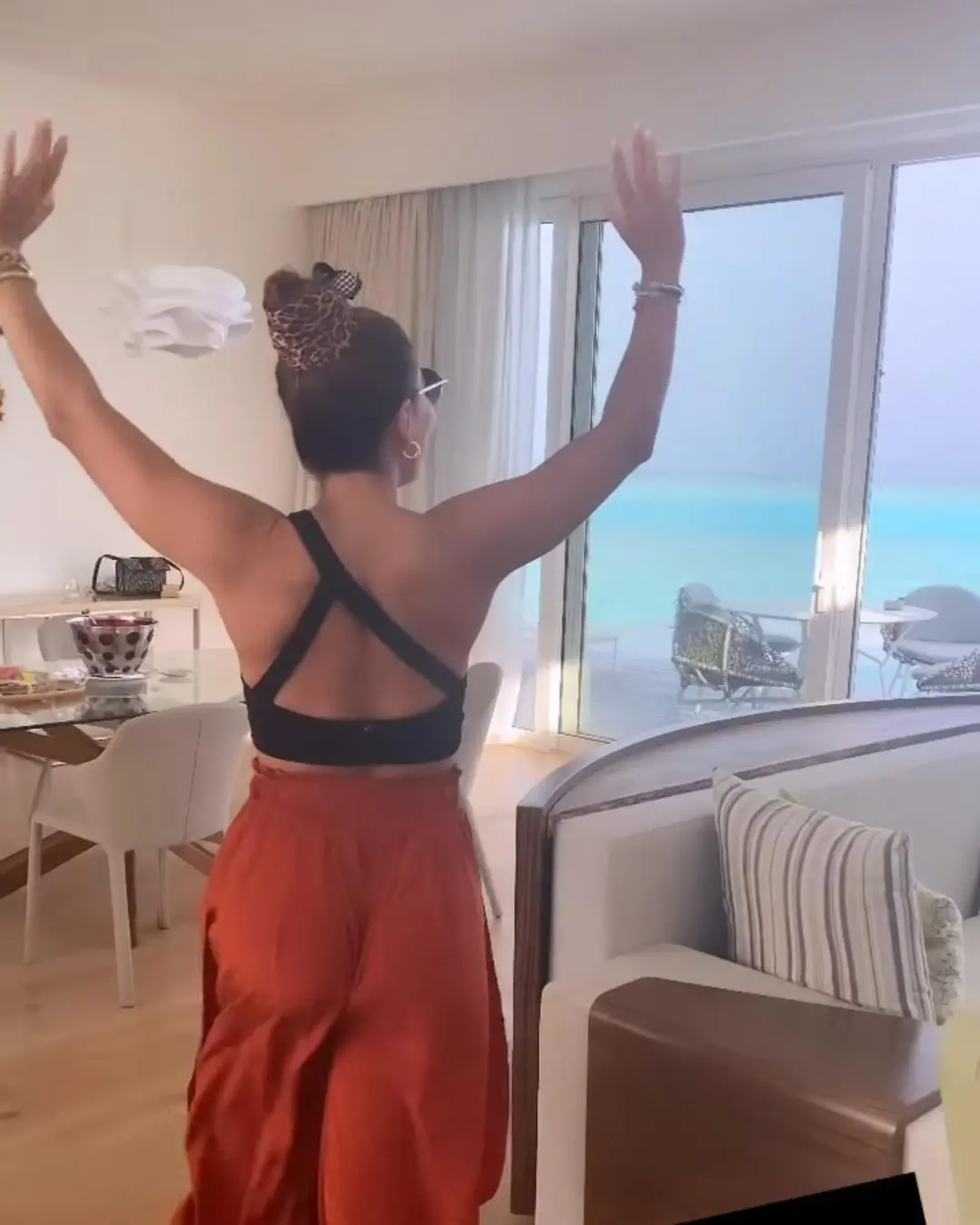 Imagem mostra Juliana Paes no hotel nas Maldivas