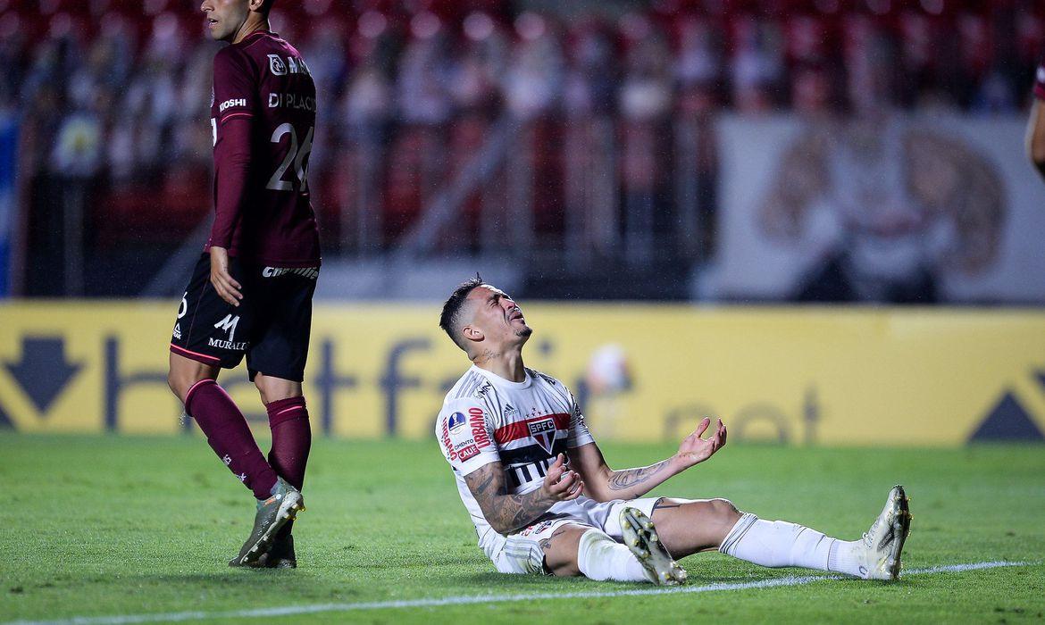 São Paulo vence Lanús, mas é eliminado da Sul-Americana