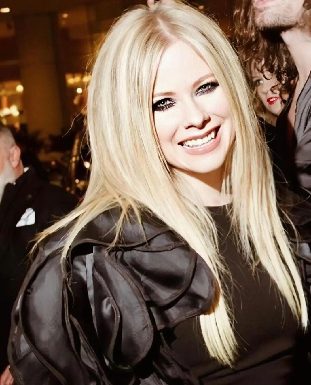 Imagem mostra Avril Lavigne 