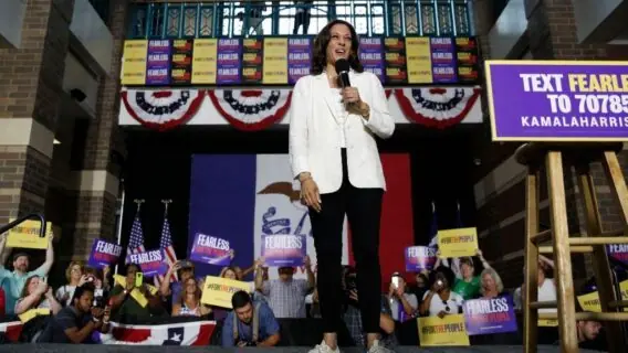 De All Star a terninho: o estilo descolado de Kamala Harris