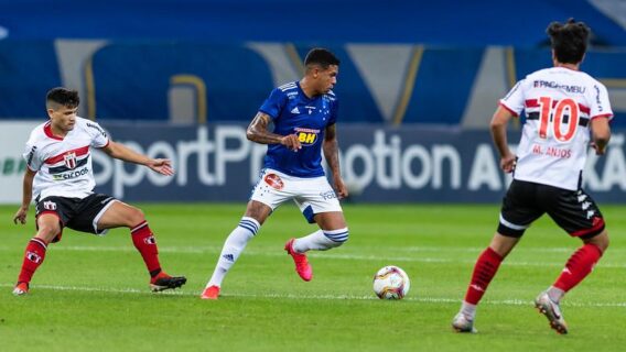 Jogos de futebol na TV: onde assistir as partidas desta sexta-feira (6/11)