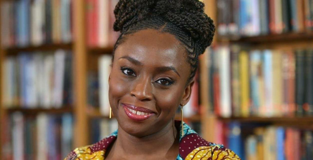 Chimamanda Ngozi Adichie é eleita a melhor de todos os vencedores no Women’s Prize for Fiction