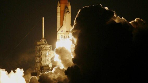 China lança sonda espacial para coletar rochas lunares