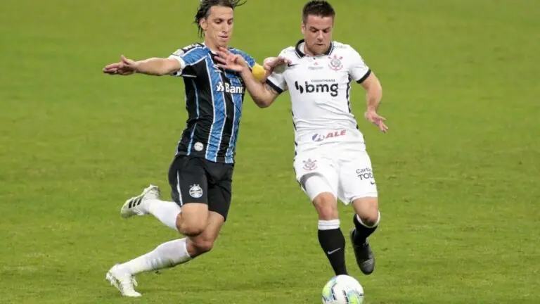 Corinthians e Grêmio se enfrentam no Brasileirão, veja onde assistir
