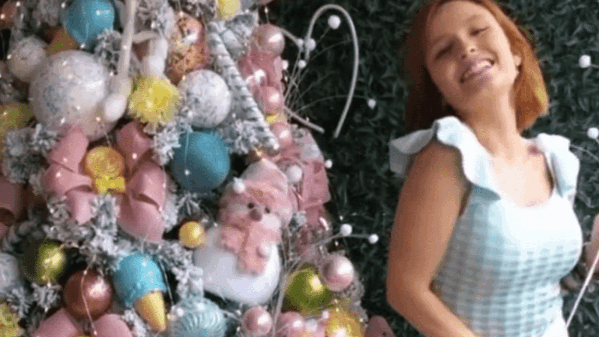 Imagem mostra árvore de Natal da Larissa Manoela