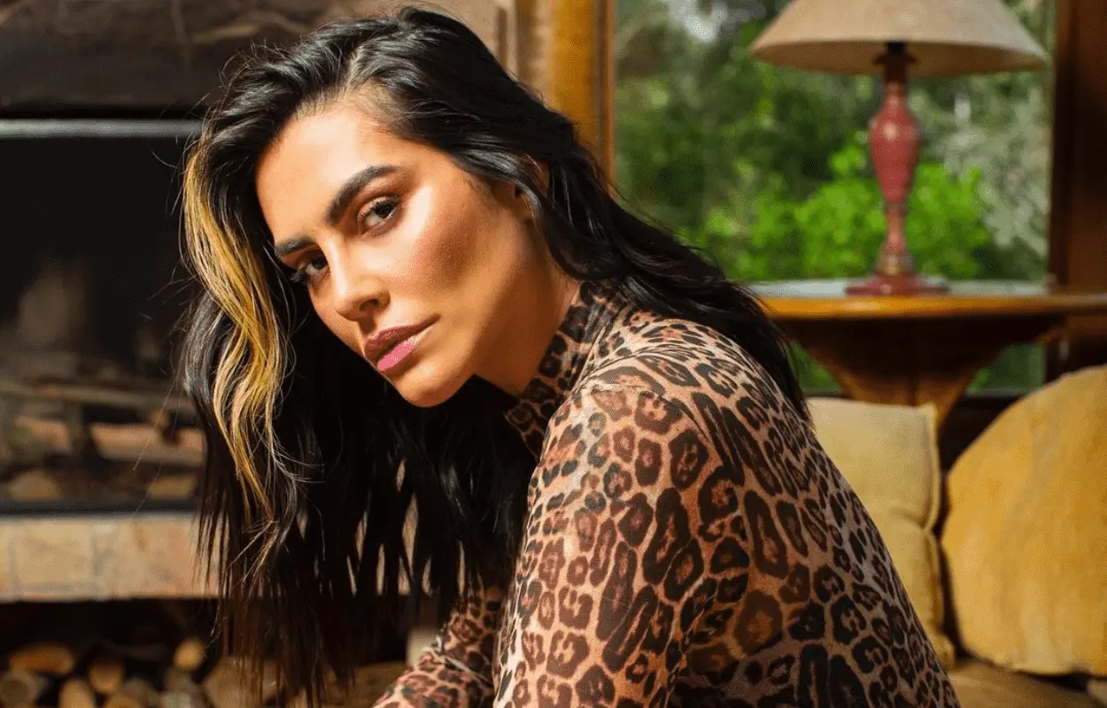 Imagem mostra a atriz Cleo Pires em treino de cleo