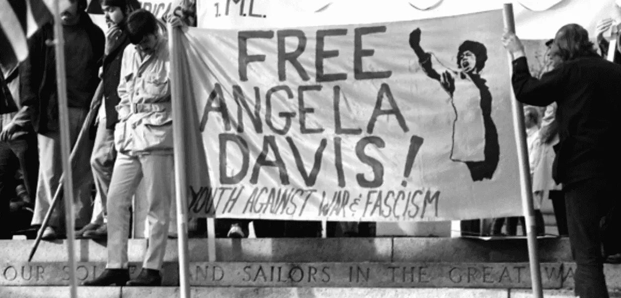 A prisão de Angela Davis desencadeou uma série de manifestações nos EUA ao longo de 16 meses. Fonte: Wikipédia