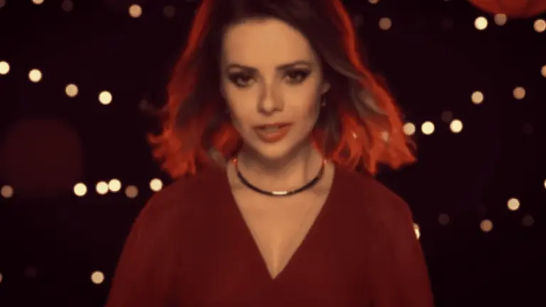 VÍDEO: assista o novo clipe de Sandy para o live-action de Mulan