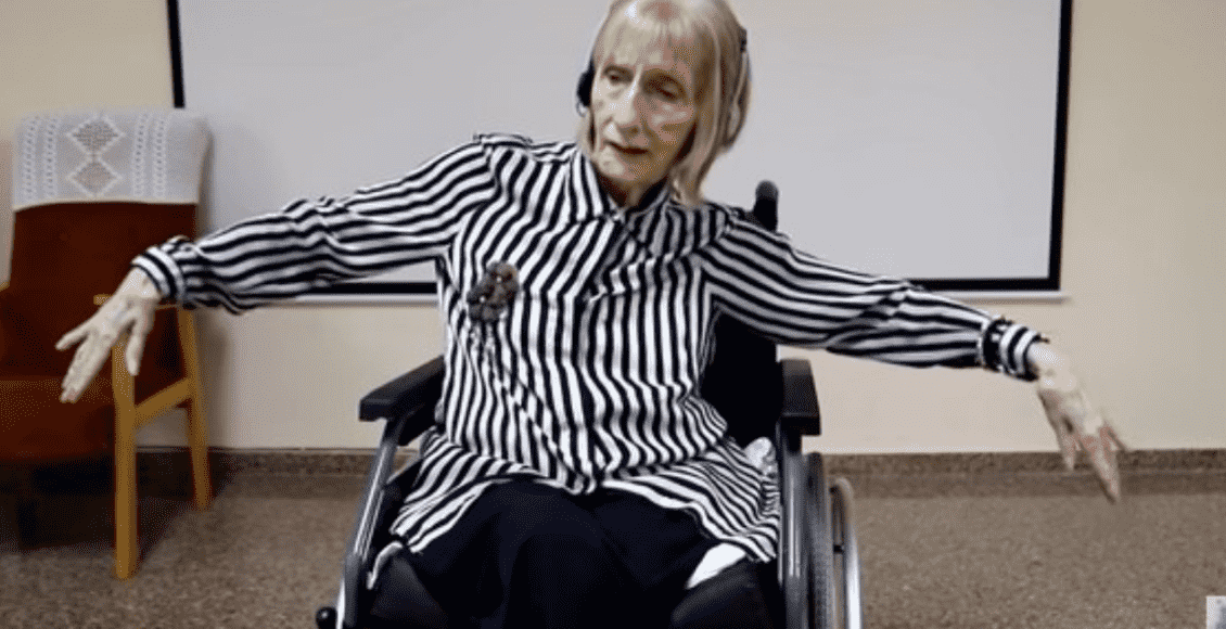 Imagem mostra bailaria com Alzheimer