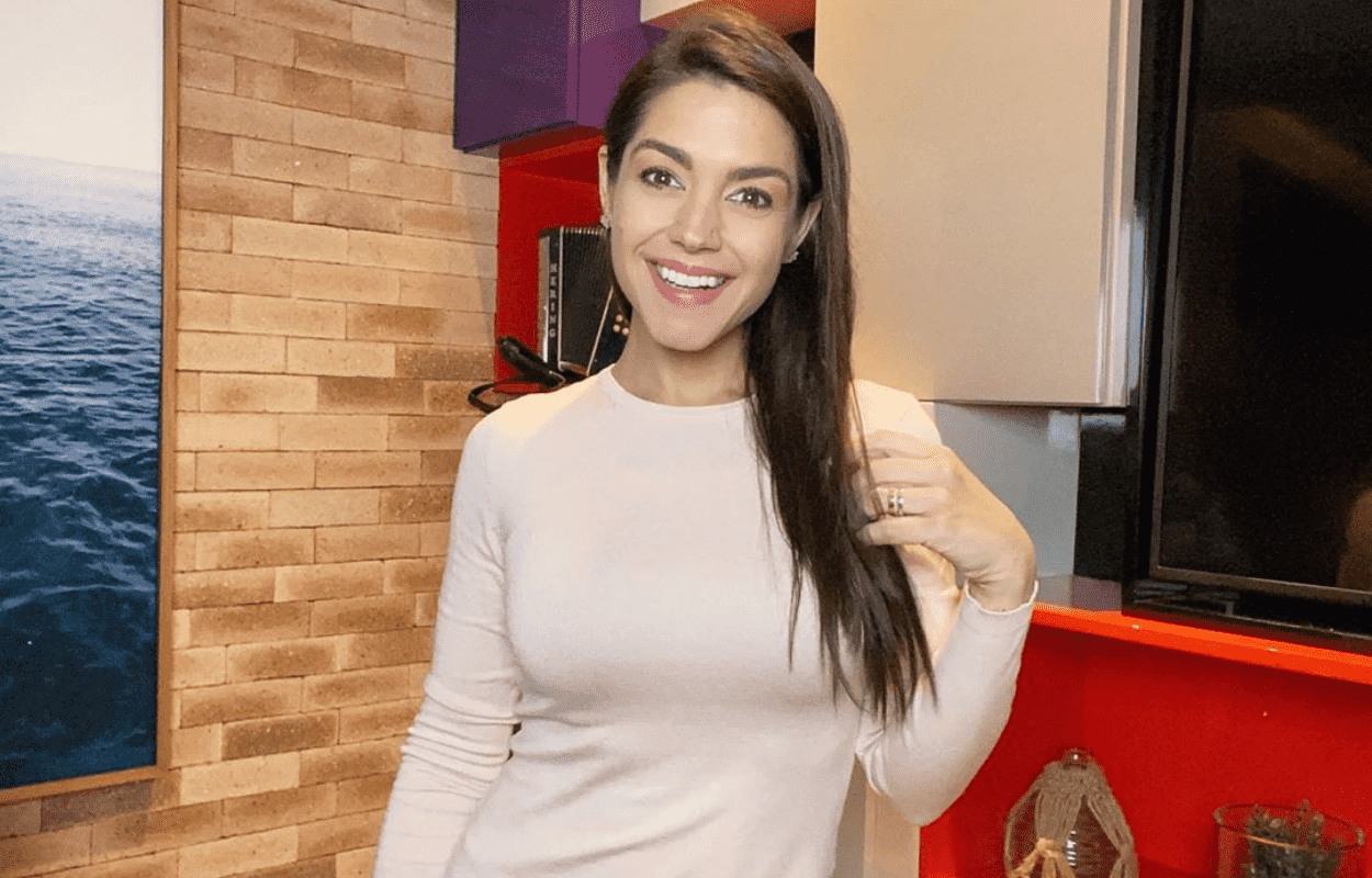 Imagem mostra Thais Fersoza