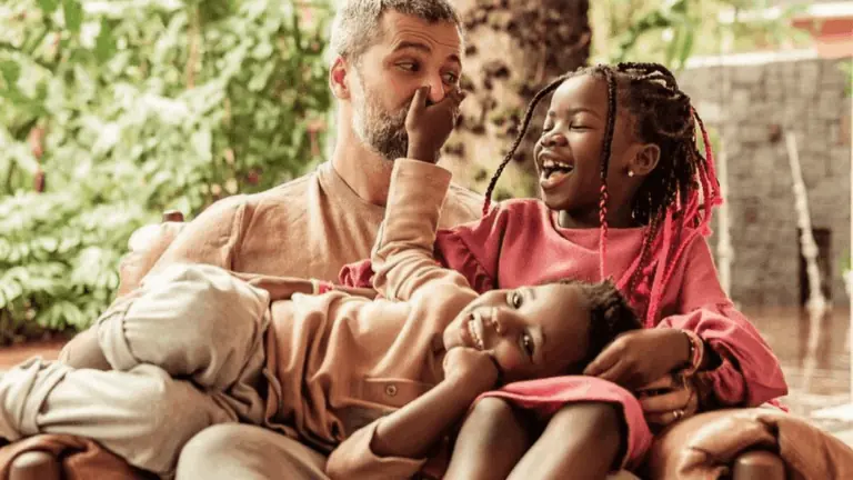 ‘Sou um racista em desconstrução’, diz Bruno Gagliasso