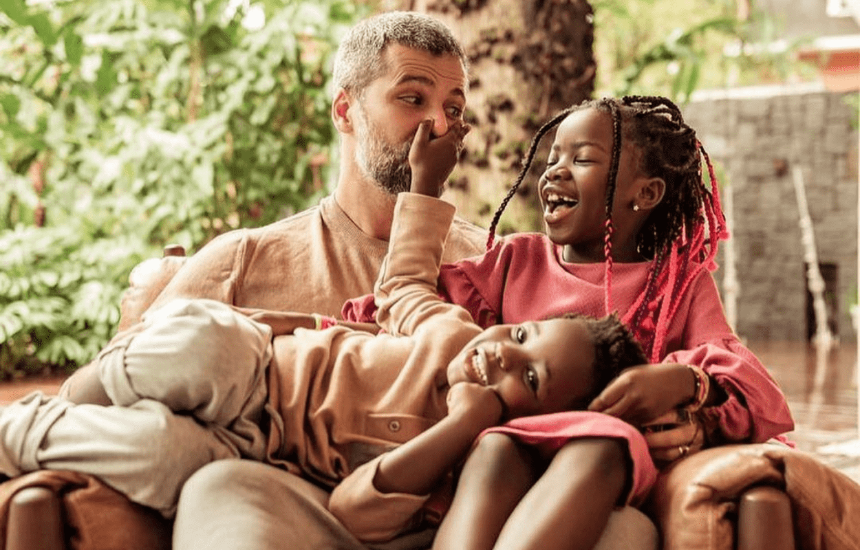 ‘Sou um racista em desconstrução’, diz Bruno Gagliasso