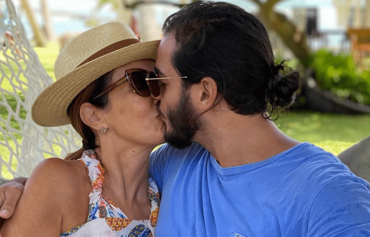 Imagem mostra Fátima Bernardes e o namorado se beijando