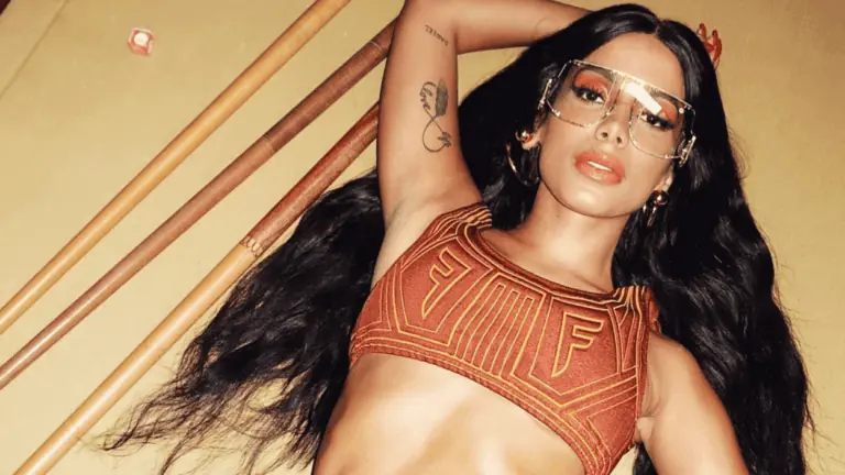 Anitta orienta sobre em quem votar: ‘opções que representem a minoria’