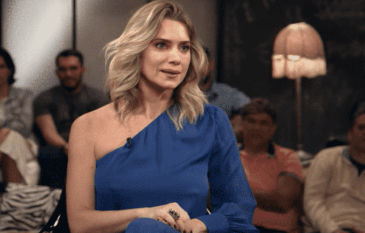 Imagem mostra Letícia Spiller no programa de Fábio Porchat