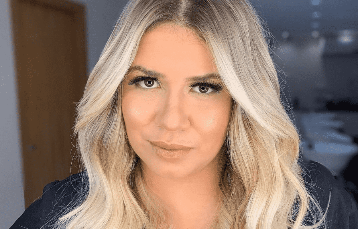Imagem mostra rosto de Marilia Mendonça