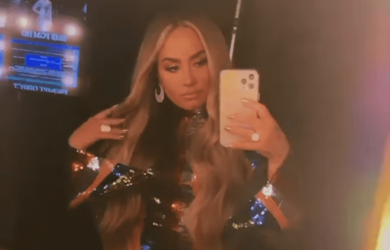 Imagem mostra Demi Lovato loira