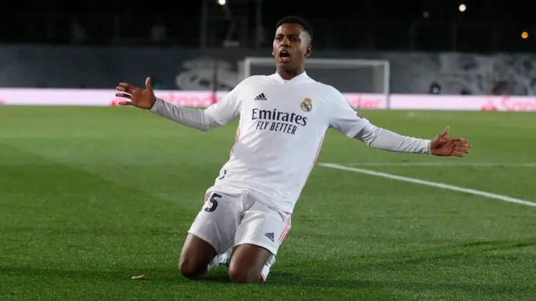 Real Madrid vence Internazionale com gol de Rodrygo pela Champions