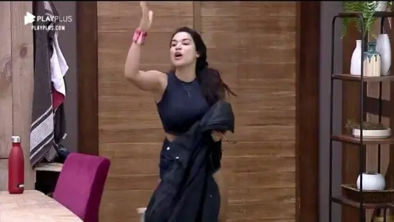 A Fazenda 12: por ovo, Tays e Raissa entram em pé de guerra