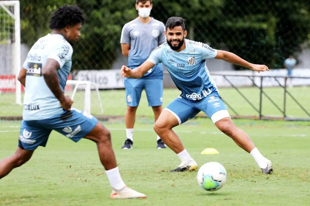 Imagem mostra lateral do Santos, Felipe Jonatan