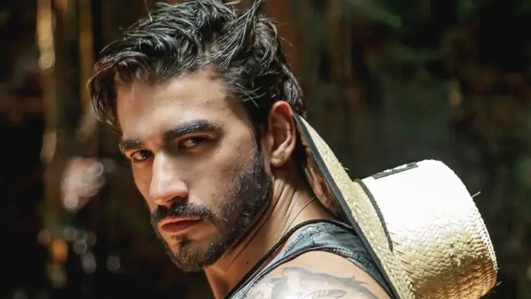 Fotos: ex-BBB Guilherme Napolitano exibe peitoral em viagem ao Jalapão